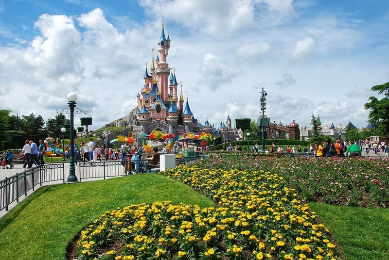 Tanto si vas con niños como si no, puede ser muy divertido pasarte por Disneyland París.