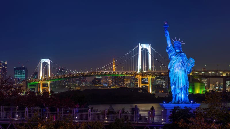 La Estatua de la Libertad que puedes ver en Tokio es una réplica de la que hay en París, no de la que está en Nueva York.