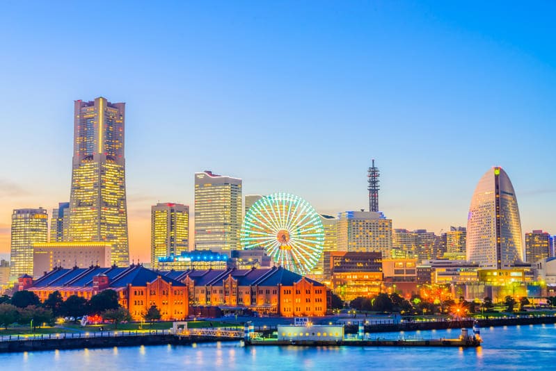 La ciudad de Yokohama se encuentra a unos 30 km de Tokio.