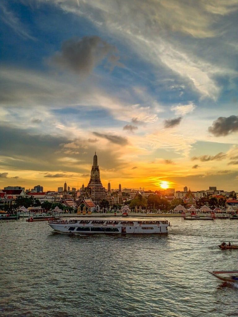 Navegar por el Chao Phraya permite ver Bangkok desde una perspectiva única.