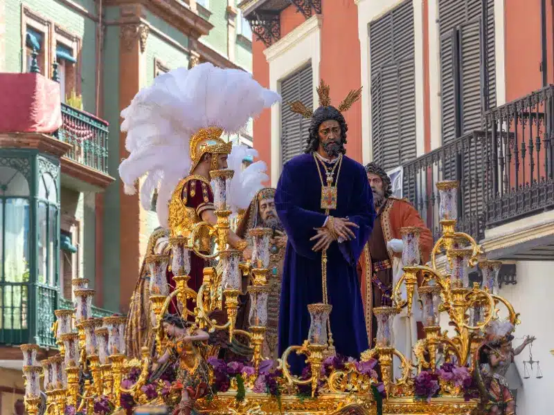 Sevilla es un lugar ideal que visitar en Semana Santa en España